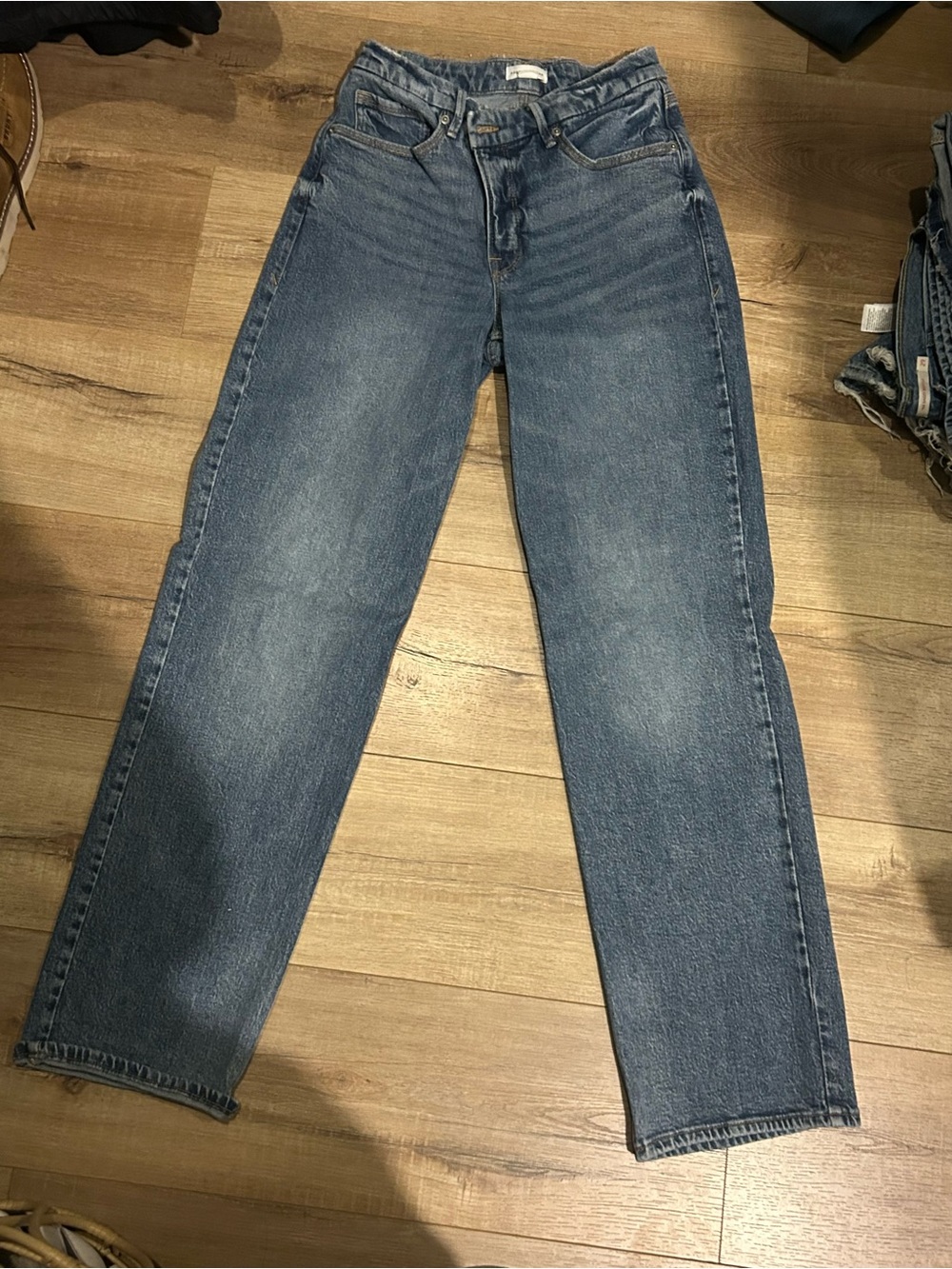 Good American Women's Straight Leg Jeans in Medium Blue Wash